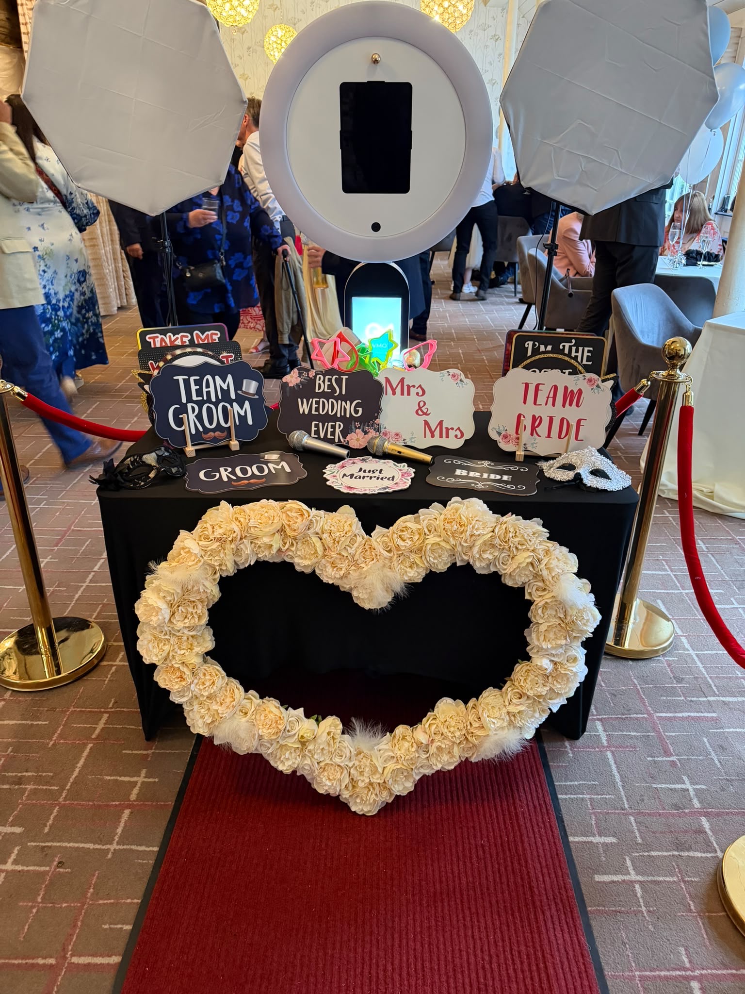 GlowMotion photobooth with props, red carpet and lighting